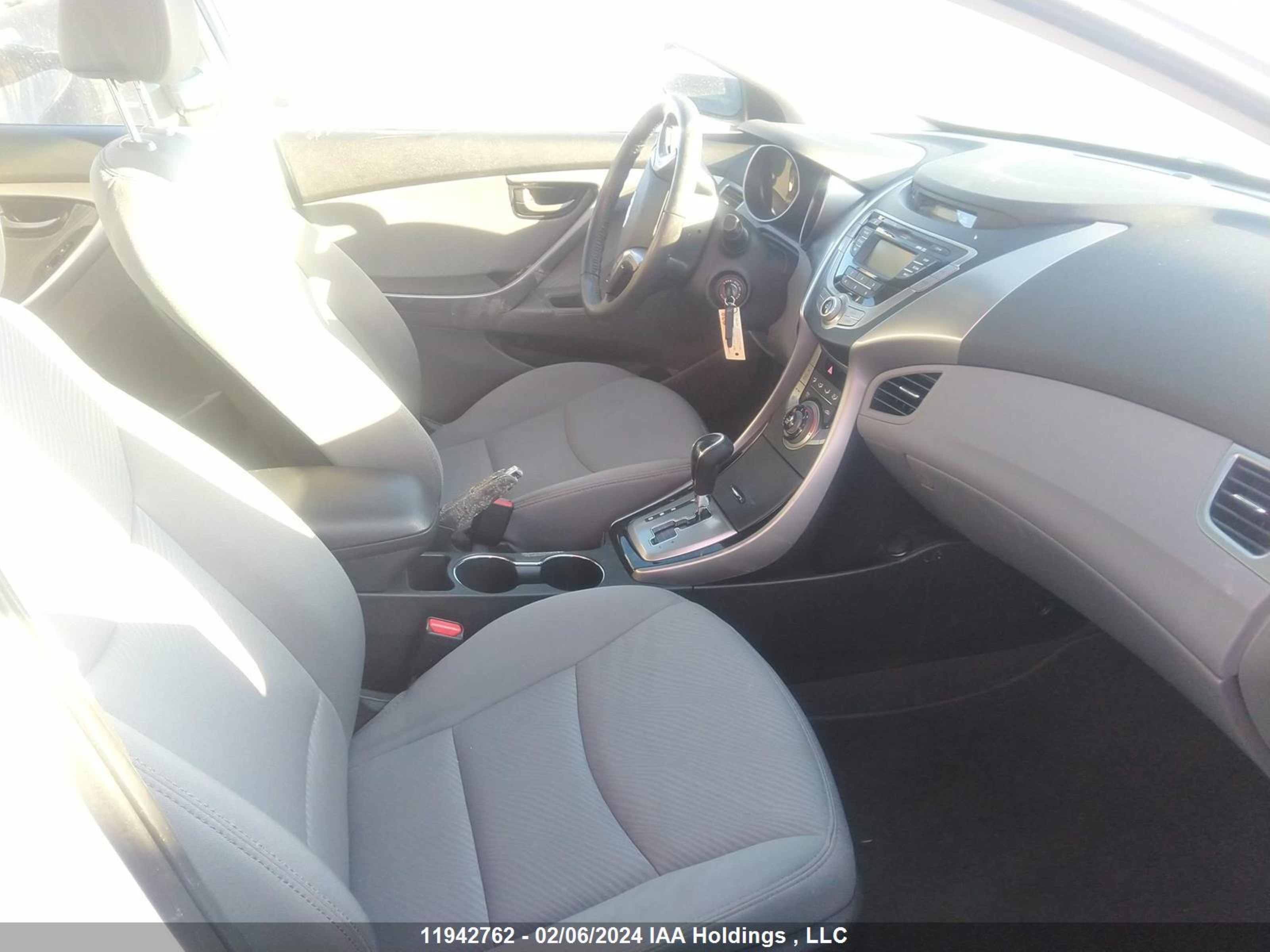 Photo 4 VIN: 5NPDH4AE2DH208983 - HYUNDAI ELANTRA 