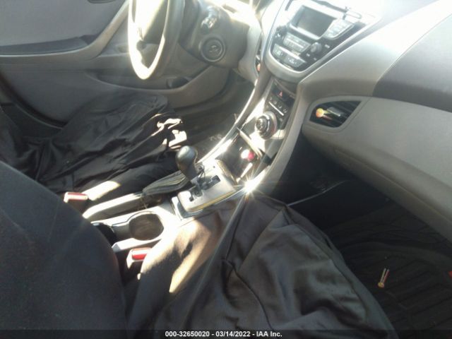 Photo 4 VIN: 5NPDH4AE2DH227646 - HYUNDAI ELANTRA 