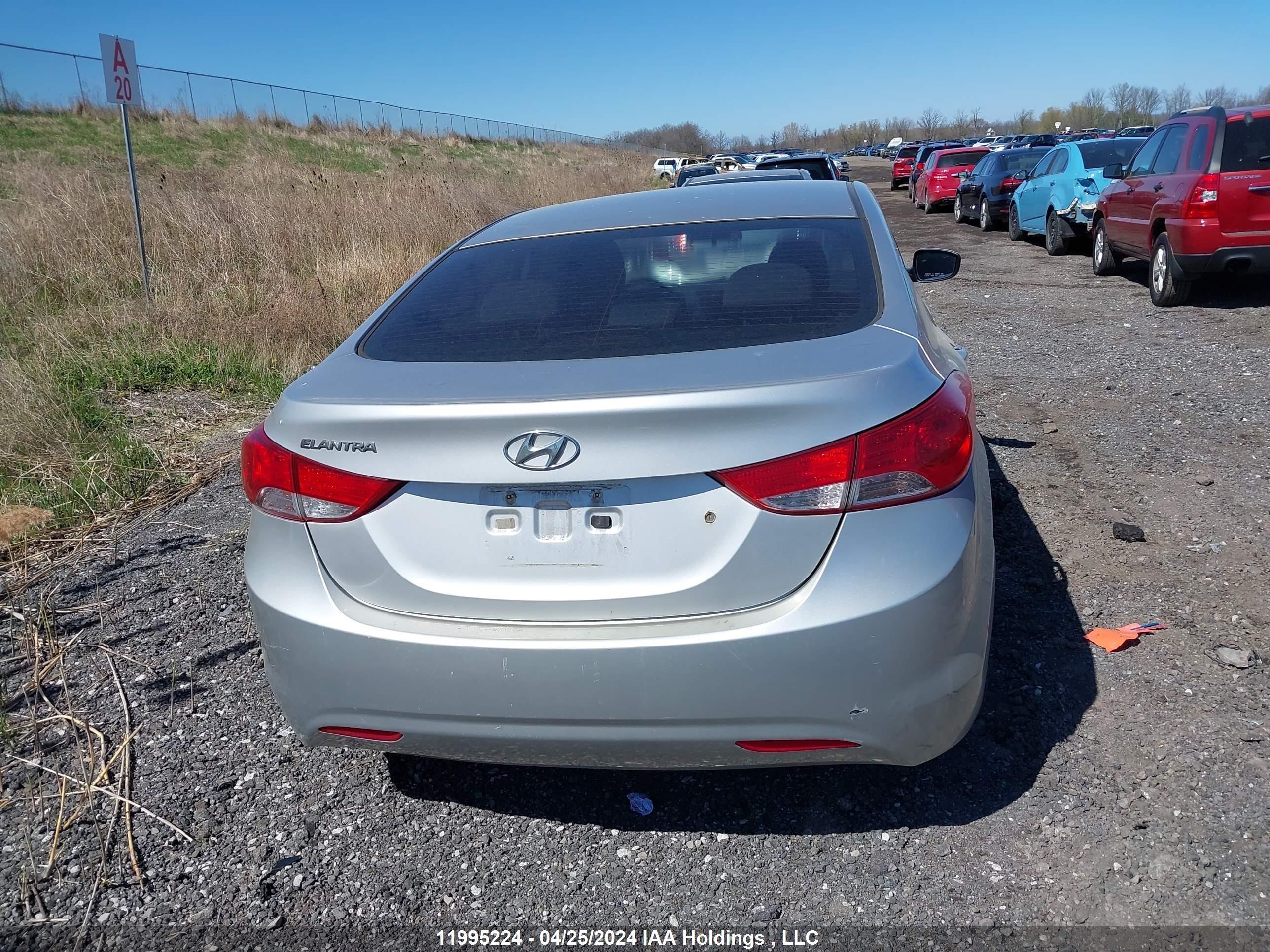 Photo 15 VIN: 5NPDH4AE2DH298135 - HYUNDAI ELANTRA 