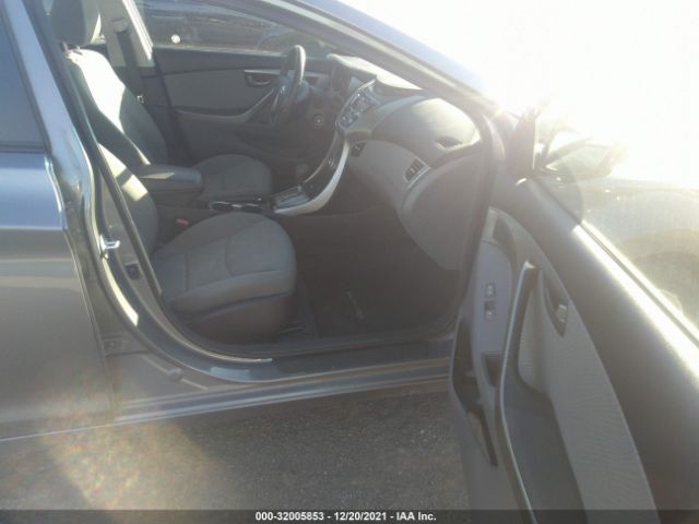 Photo 4 VIN: 5NPDH4AE2DH300529 - HYUNDAI ELANTRA 