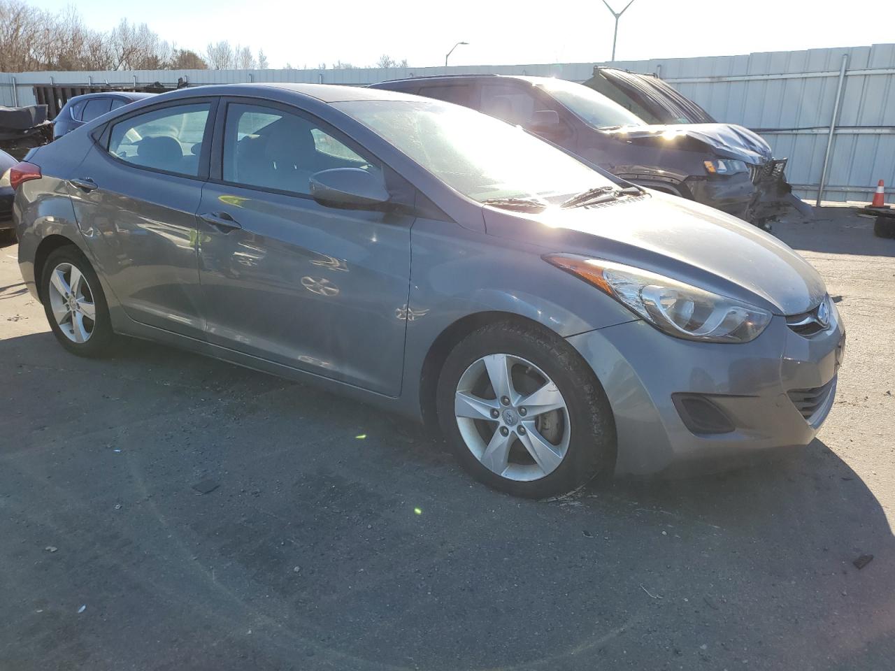 Photo 3 VIN: 5NPDH4AE2DH332378 - HYUNDAI ELANTRA 