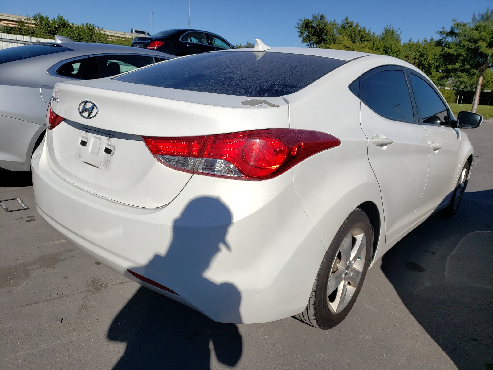 Photo 3 VIN: 5NPDH4AE2DH353053 - HYUNDAI ELANTRA GL 