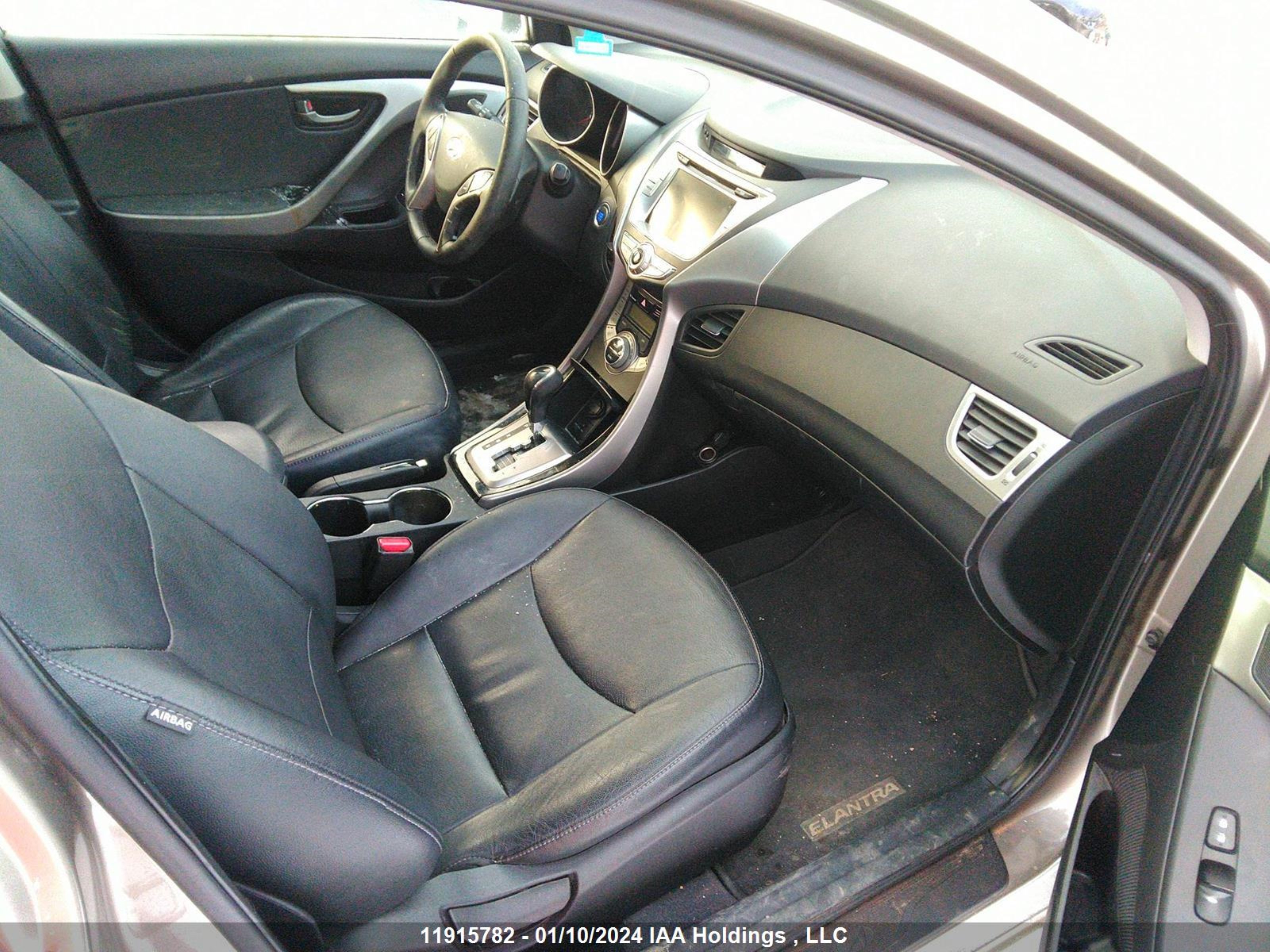 Photo 4 VIN: 5NPDH4AE2DH364991 - HYUNDAI ELANTRA 