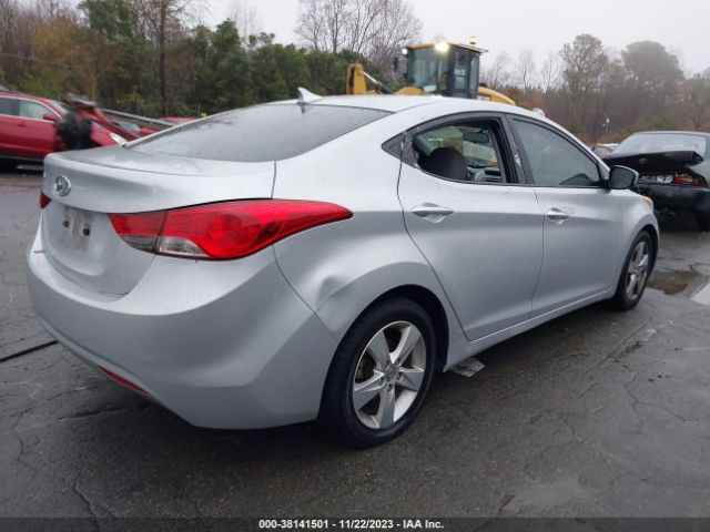 Photo 3 VIN: 5NPDH4AE2DH373125 - HYUNDAI ELANTRA 