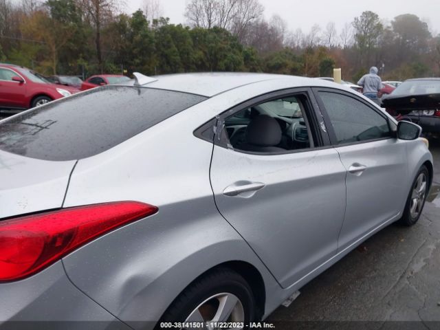 Photo 5 VIN: 5NPDH4AE2DH373125 - HYUNDAI ELANTRA 