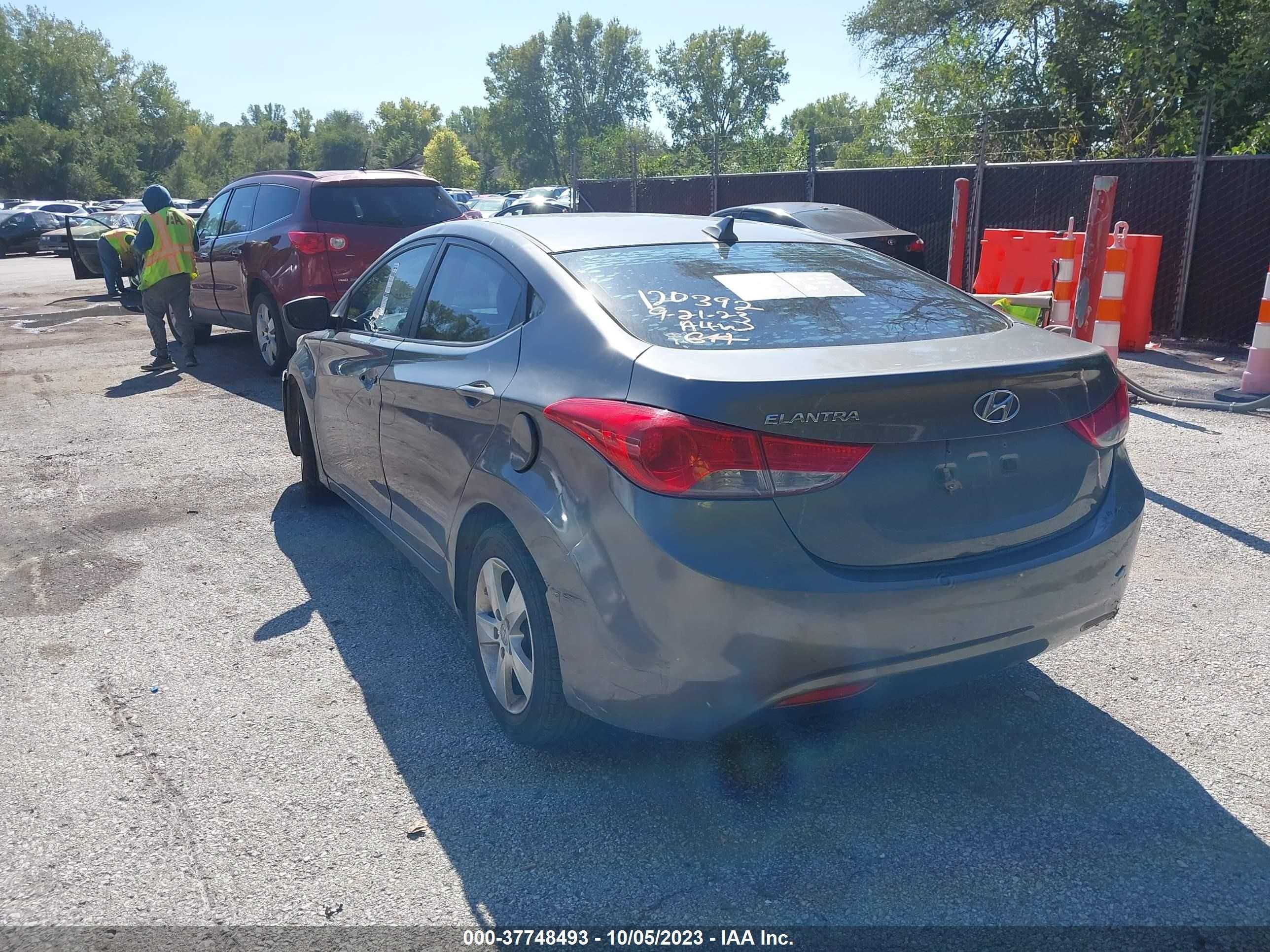 Photo 2 VIN: 5NPDH4AE2DH373206 - HYUNDAI ELANTRA 