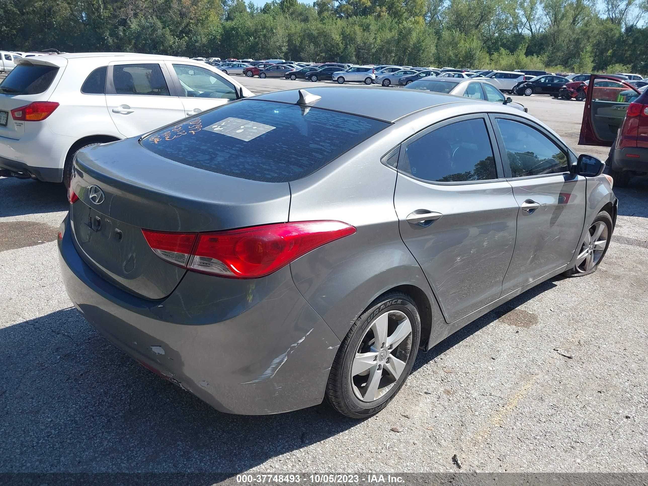 Photo 3 VIN: 5NPDH4AE2DH373206 - HYUNDAI ELANTRA 