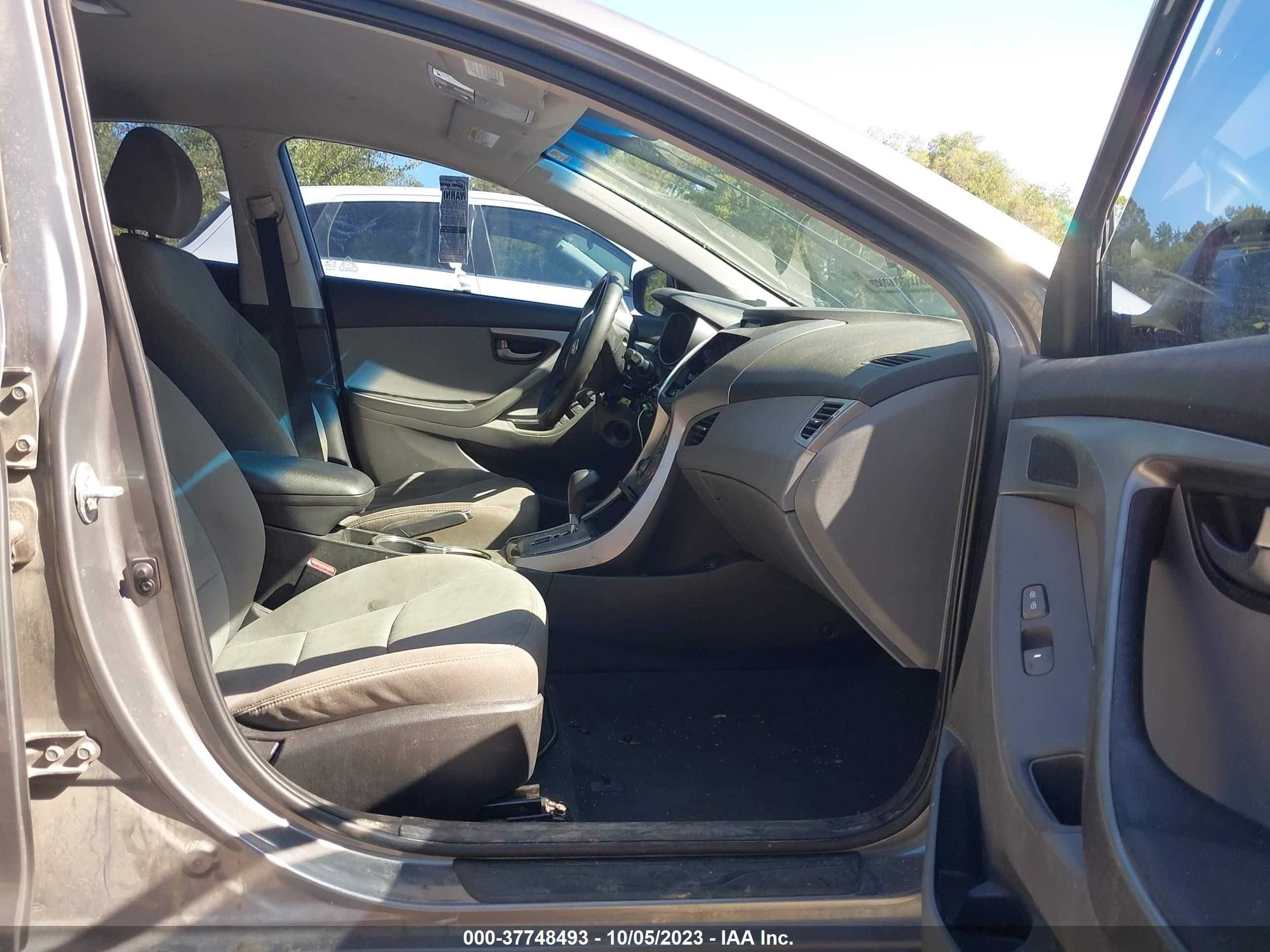 Photo 4 VIN: 5NPDH4AE2DH373206 - HYUNDAI ELANTRA 