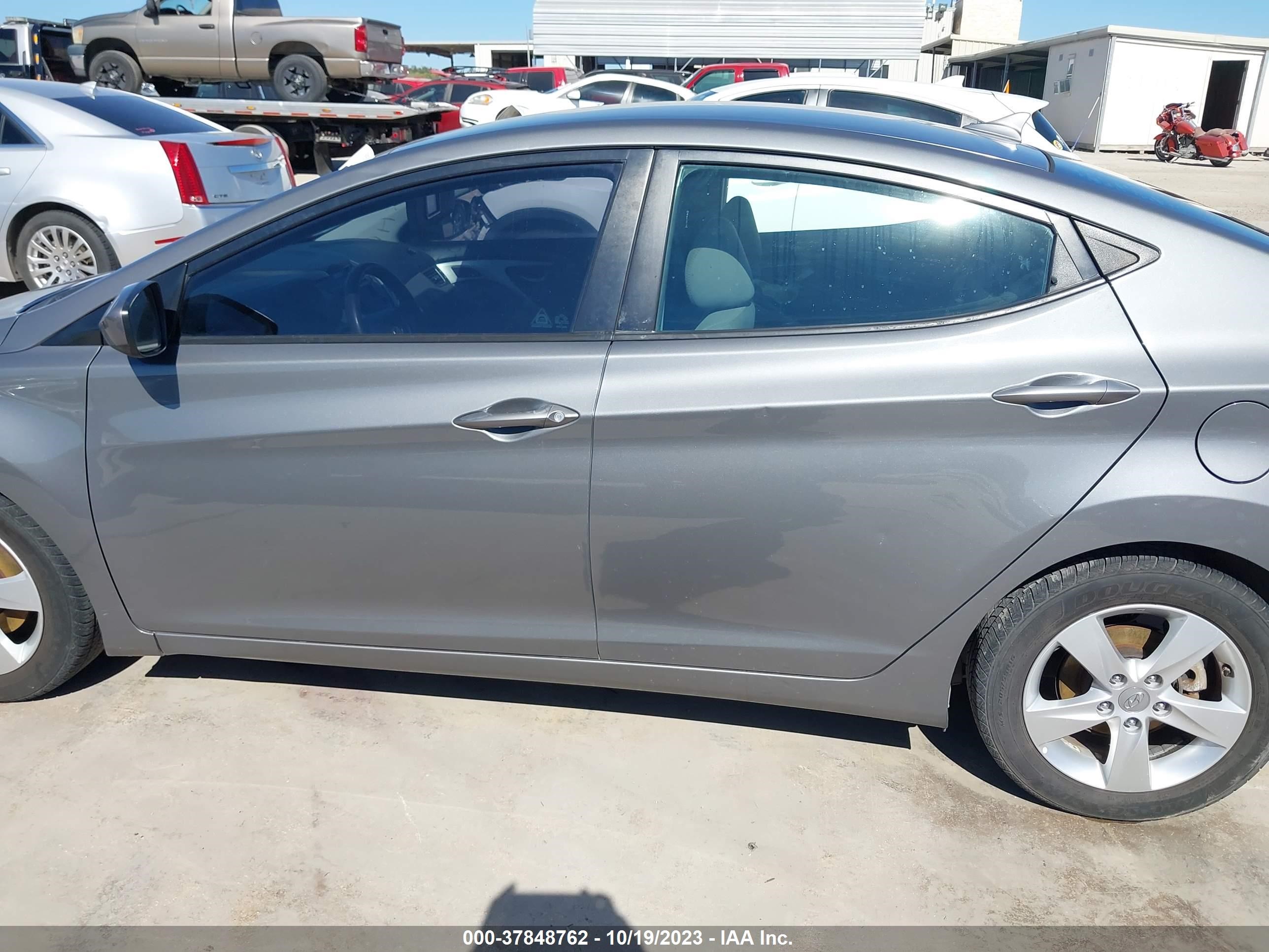 Photo 14 VIN: 5NPDH4AE2DH373223 - HYUNDAI ELANTRA 