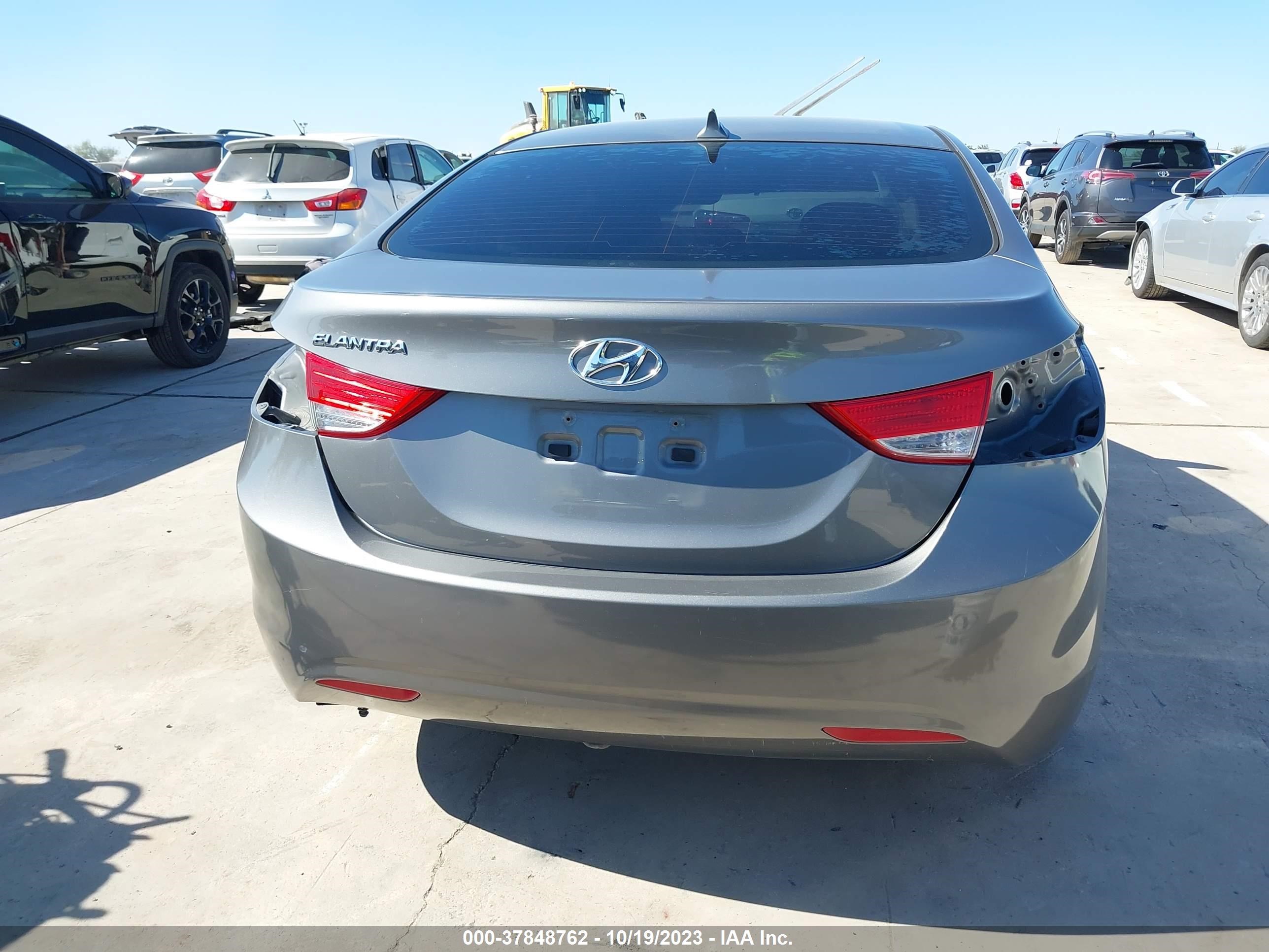 Photo 16 VIN: 5NPDH4AE2DH373223 - HYUNDAI ELANTRA 