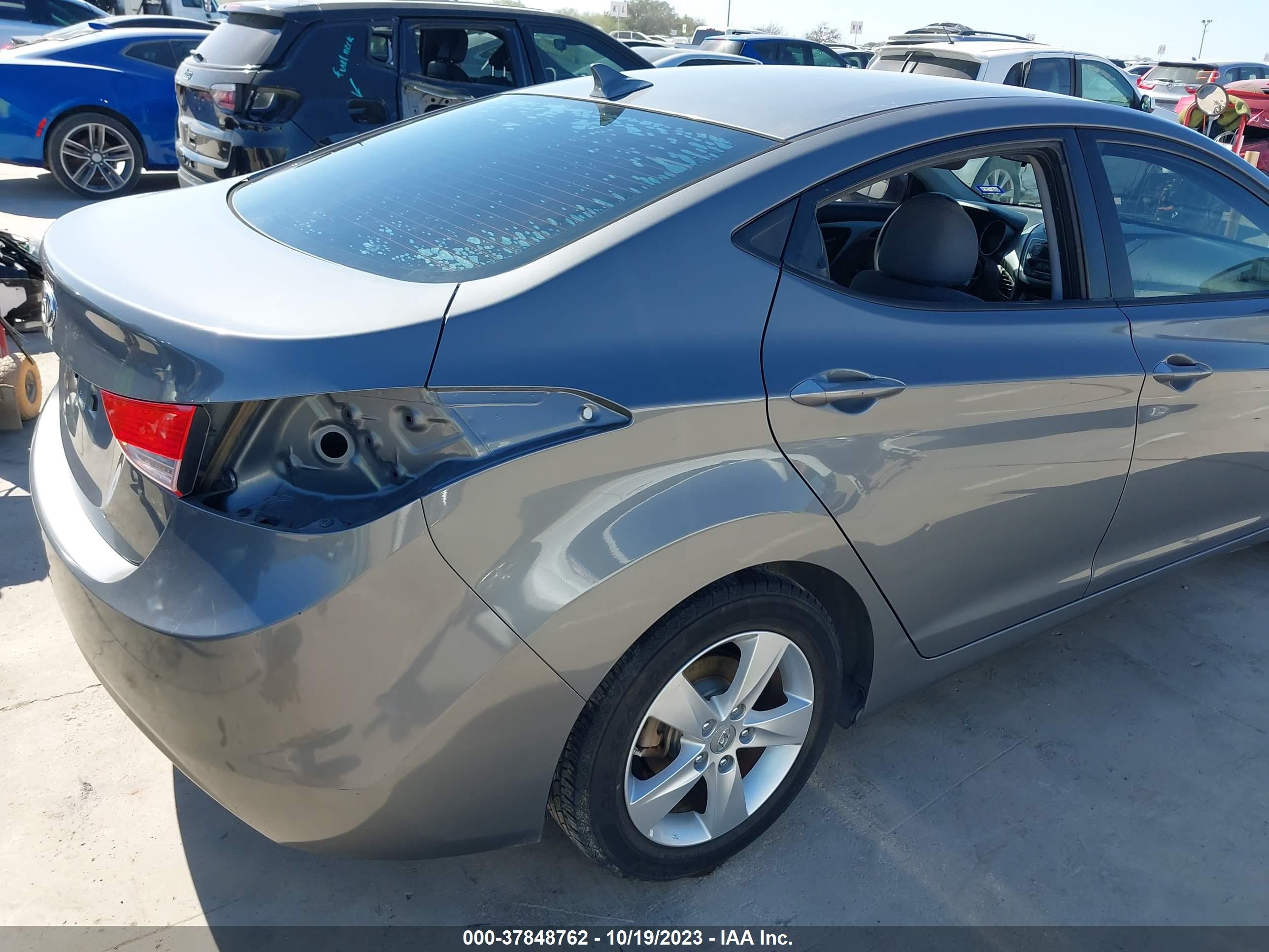 Photo 5 VIN: 5NPDH4AE2DH373223 - HYUNDAI ELANTRA 