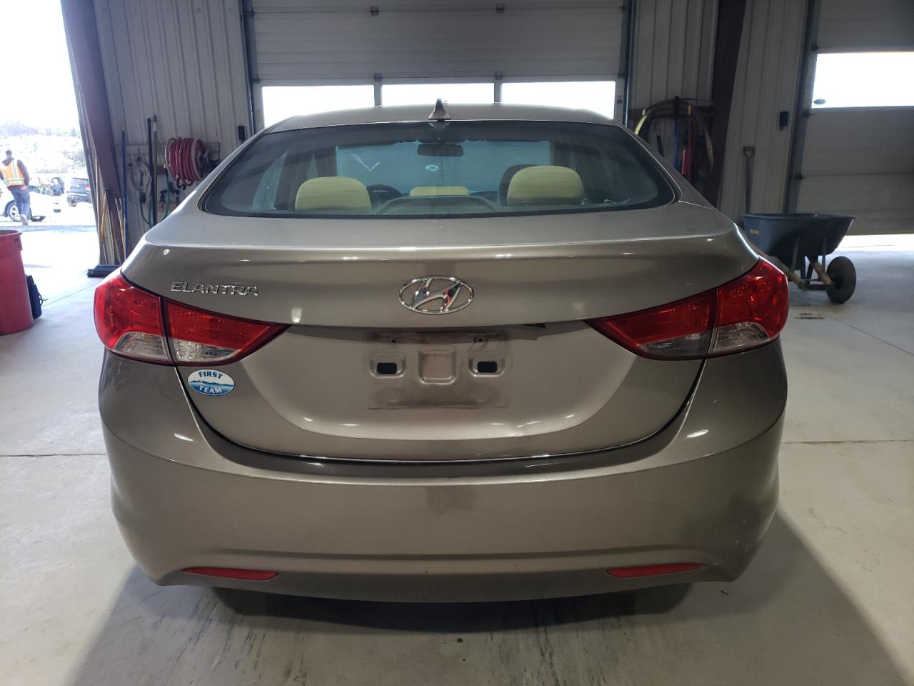 Photo 5 VIN: 5NPDH4AE2DH373819 - HYUNDAI ELANTRA 