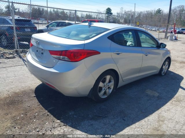 Photo 3 VIN: 5NPDH4AE2DH383086 - HYUNDAI ELANTRA 