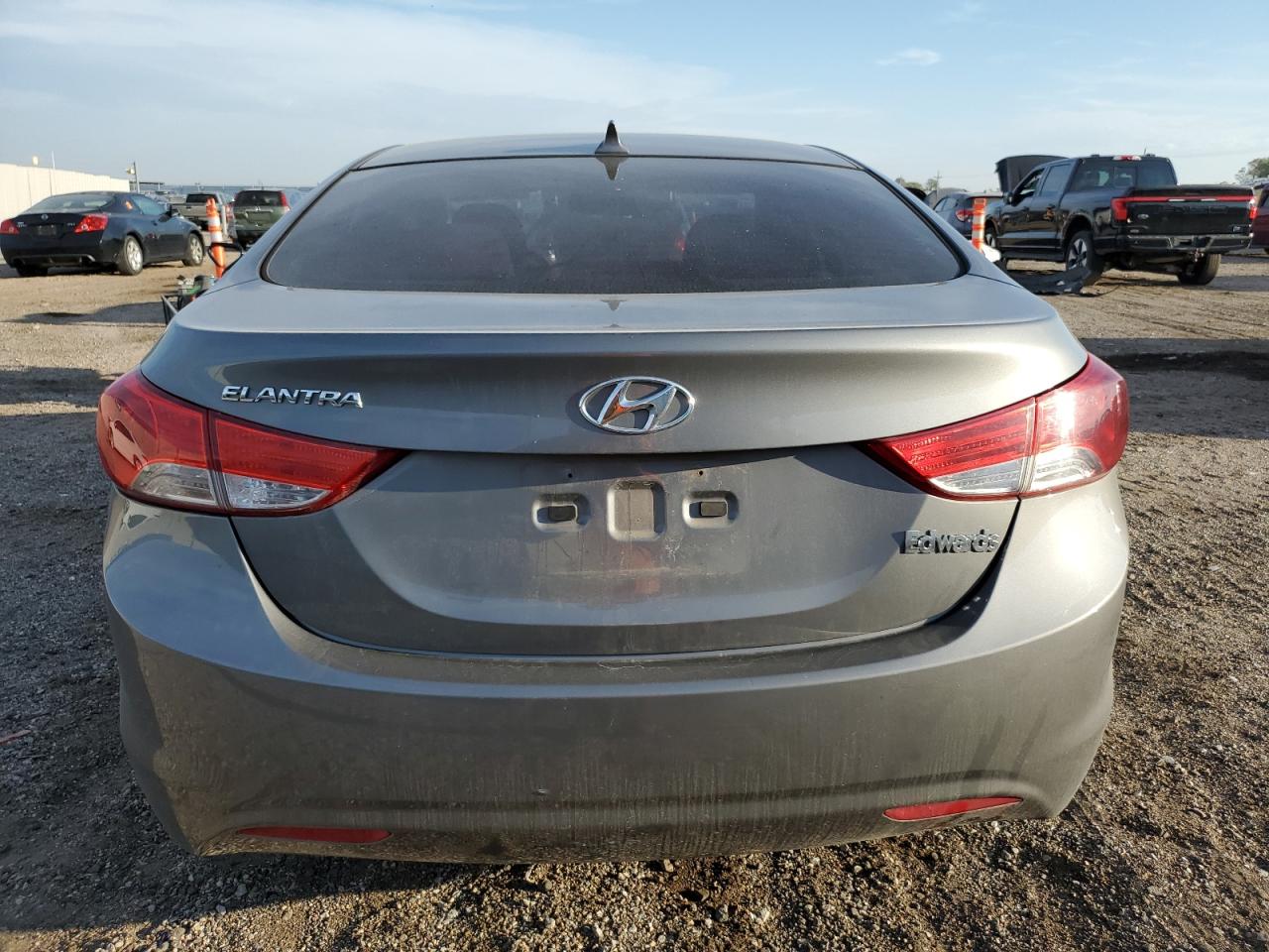 Photo 5 VIN: 5NPDH4AE2DH393990 - HYUNDAI ELANTRA 