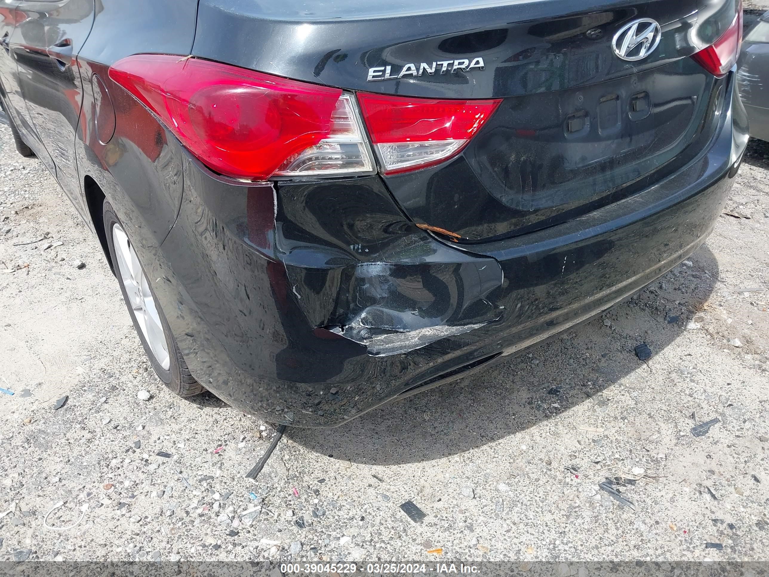 Photo 5 VIN: 5NPDH4AE2DH441326 - HYUNDAI ELANTRA 