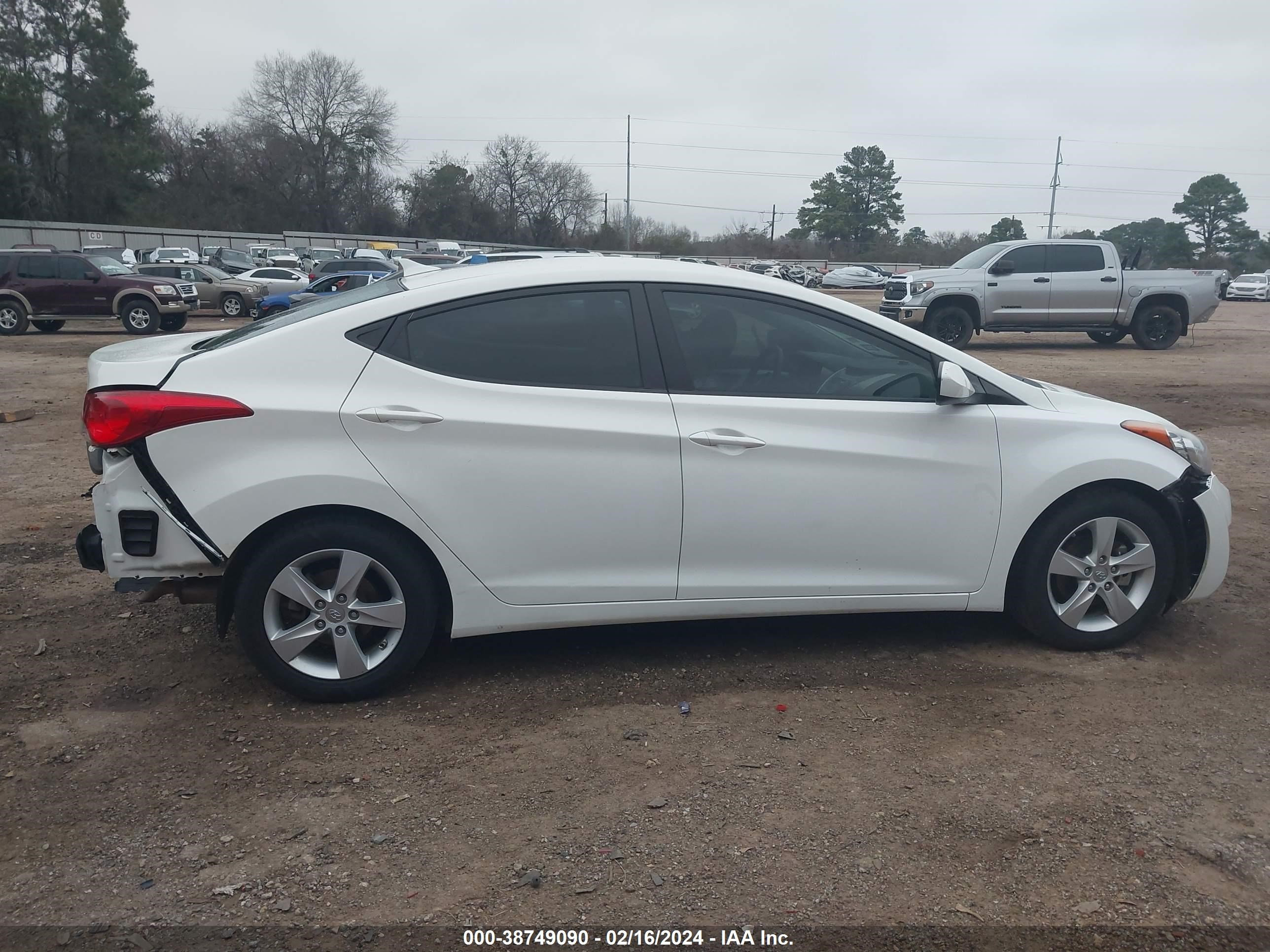 Photo 13 VIN: 5NPDH4AE2DH446039 - HYUNDAI ELANTRA 