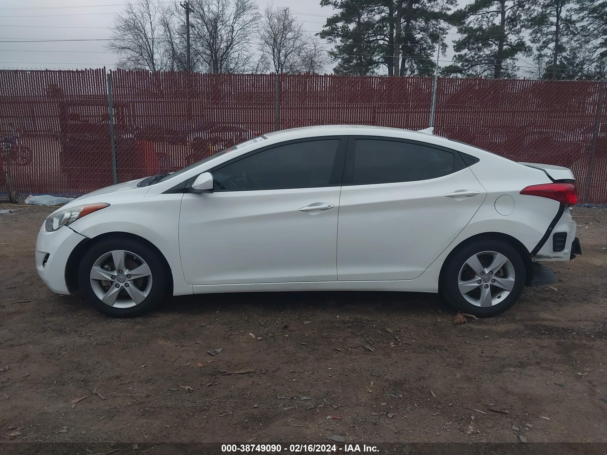 Photo 14 VIN: 5NPDH4AE2DH446039 - HYUNDAI ELANTRA 