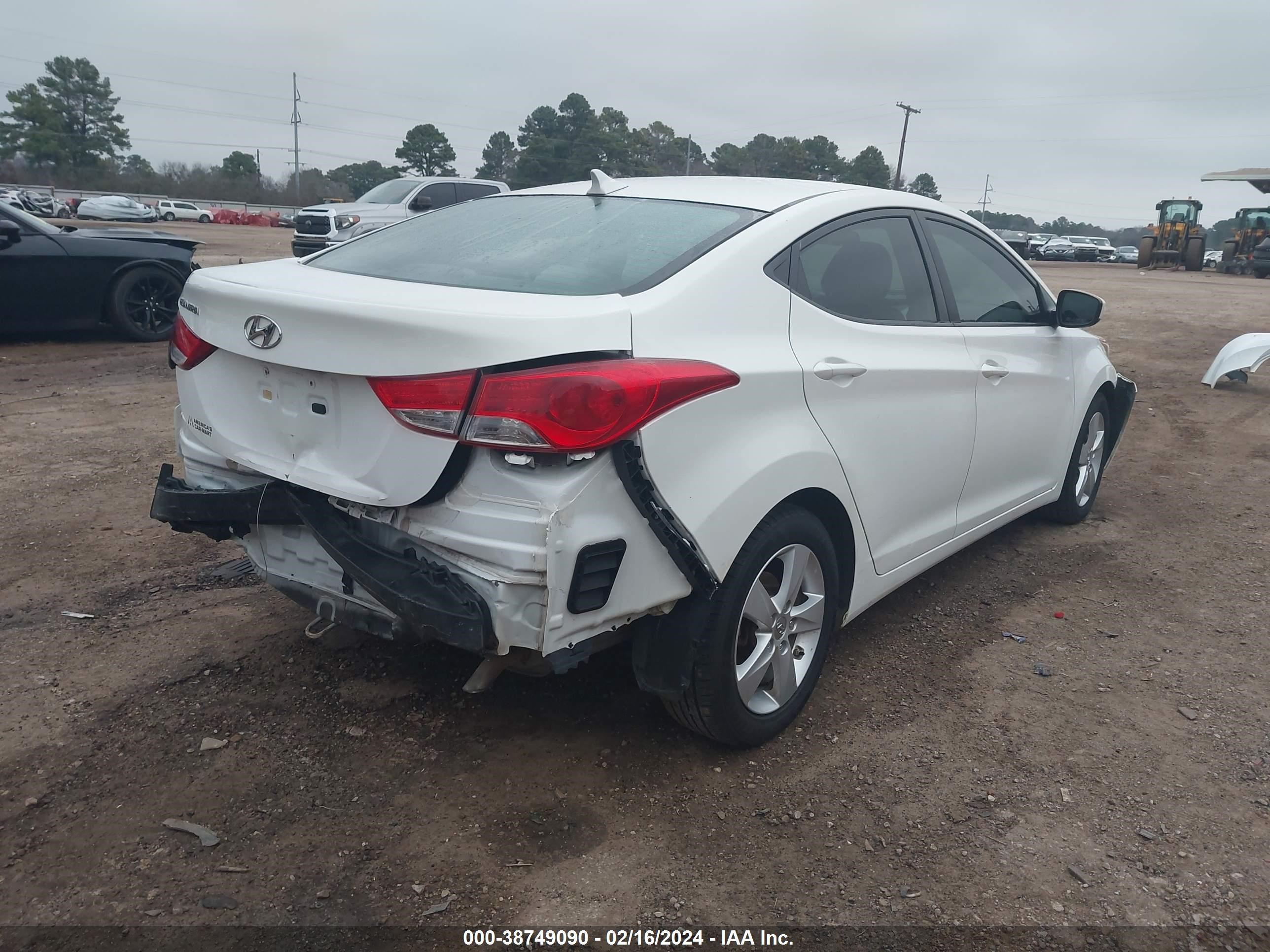 Photo 3 VIN: 5NPDH4AE2DH446039 - HYUNDAI ELANTRA 