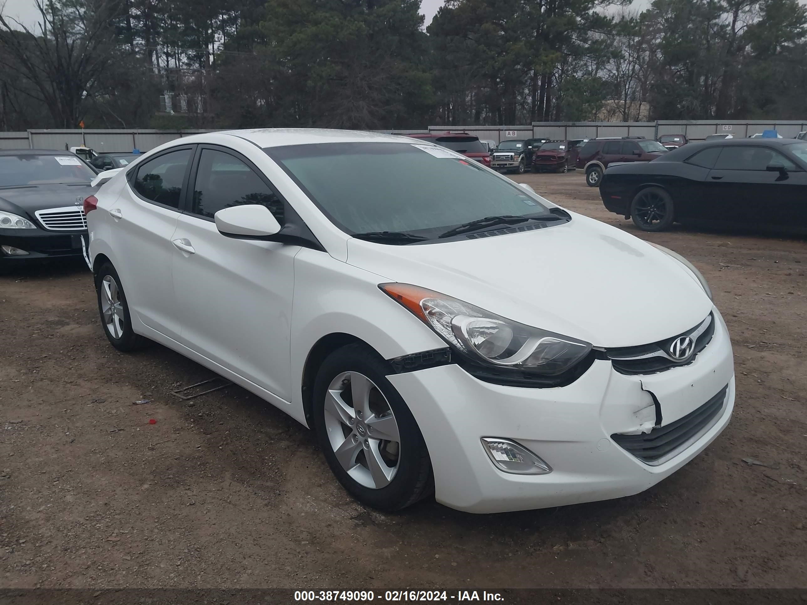 Photo 5 VIN: 5NPDH4AE2DH446039 - HYUNDAI ELANTRA 