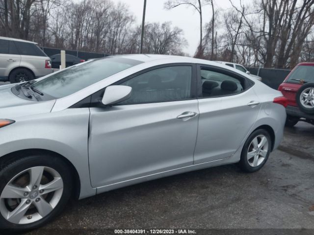 Photo 5 VIN: 5NPDH4AE2DH454500 - HYUNDAI ELANTRA 