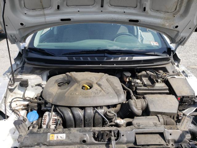 Photo 6 VIN: 5NPDH4AE2FH590693 - HYUNDAI ELANTRA SE 