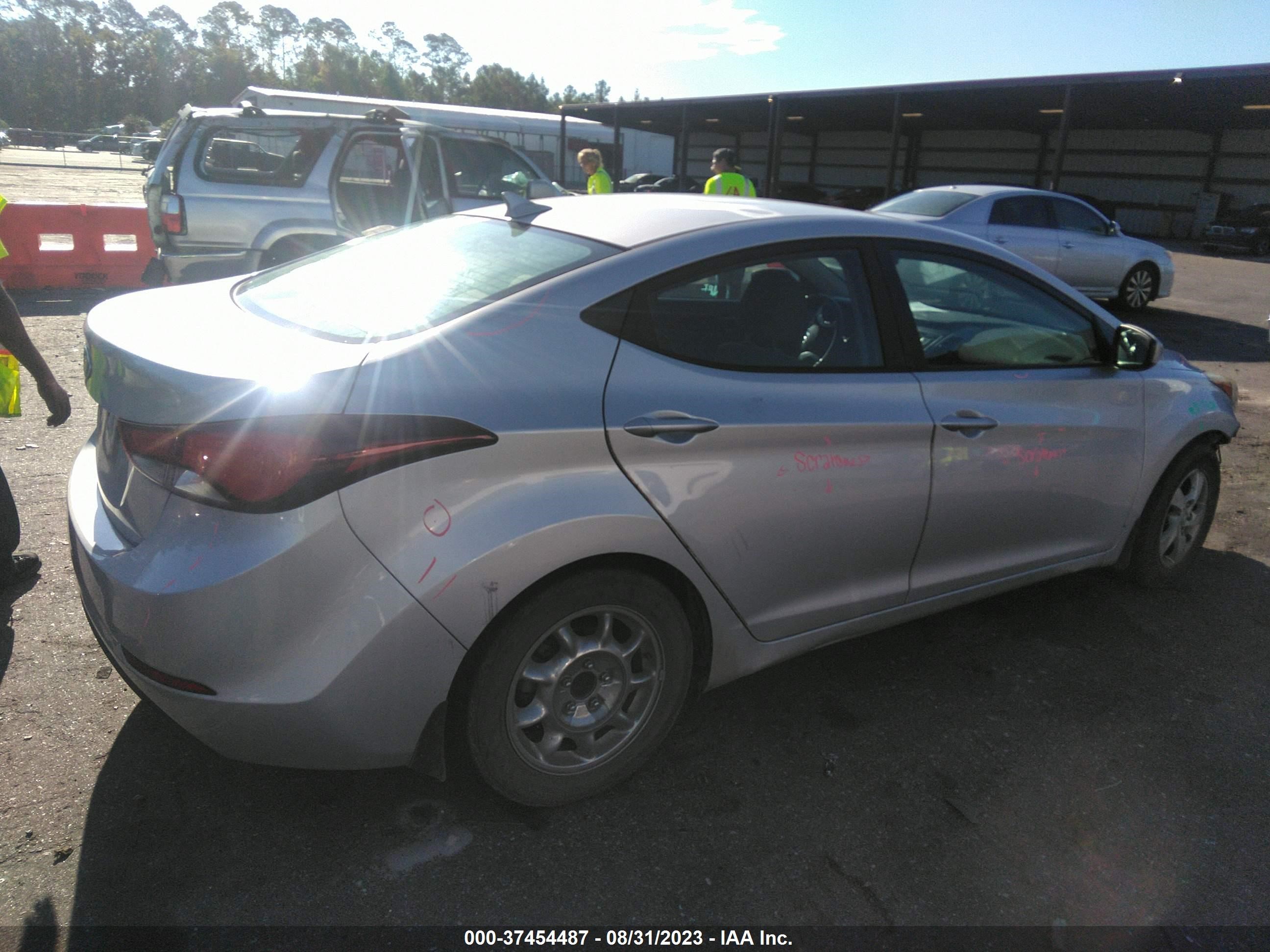 Photo 3 VIN: 5NPDH4AE2FH615415 - HYUNDAI ELANTRA 