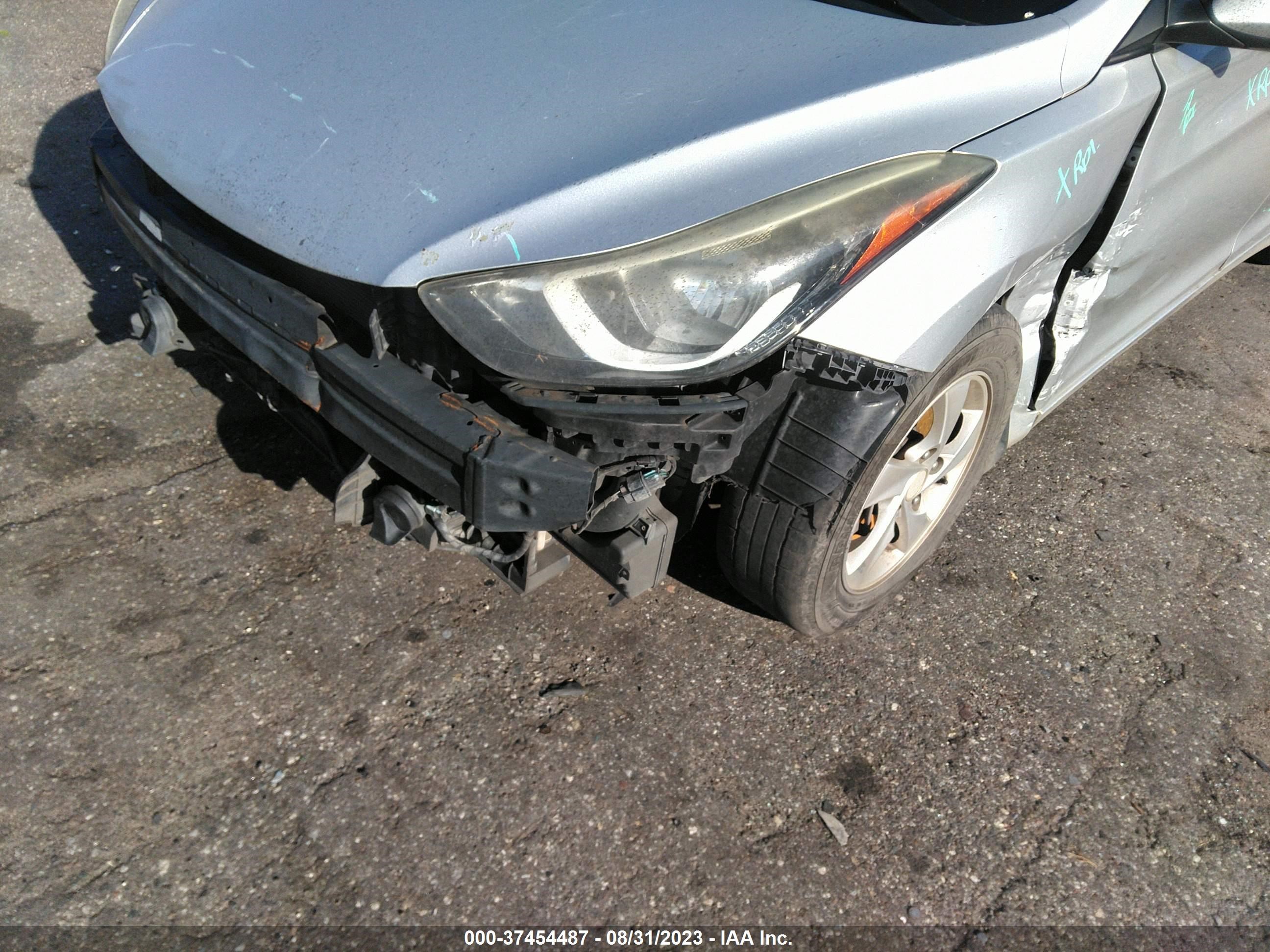 Photo 5 VIN: 5NPDH4AE2FH615415 - HYUNDAI ELANTRA 