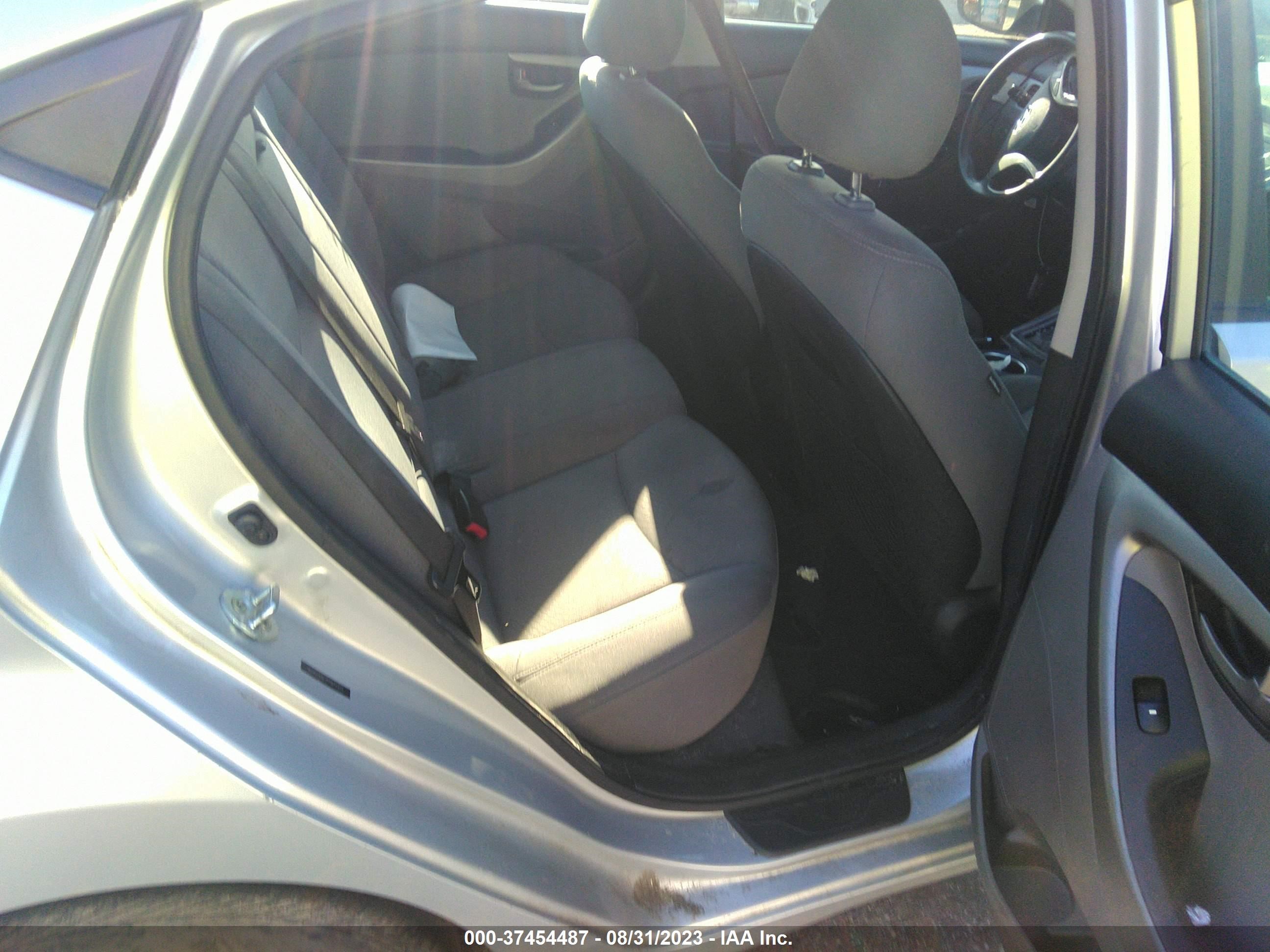 Photo 7 VIN: 5NPDH4AE2FH615415 - HYUNDAI ELANTRA 