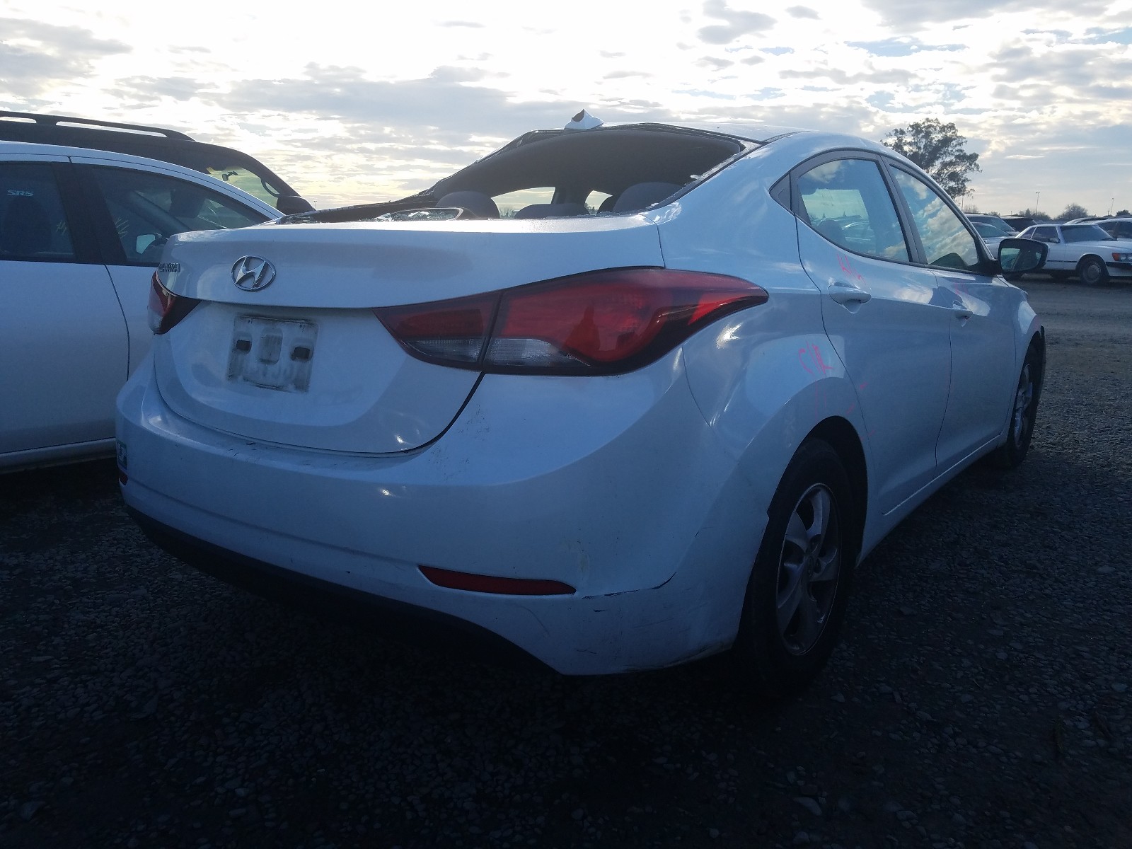 Photo 3 VIN: 5NPDH4AE2FH622476 - HYUNDAI ELANTRA SE 