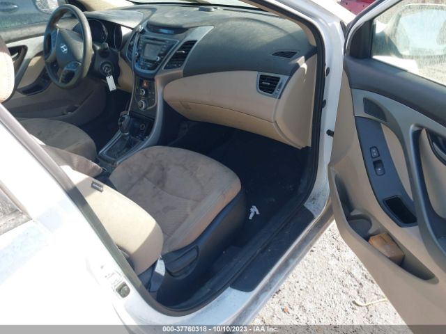 Photo 4 VIN: 5NPDH4AE2FH630898 - HYUNDAI ELANTRA 