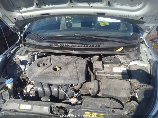 Photo 9 VIN: 5NPDH4AE2GH664745 - HYUNDAI ELANTRA 