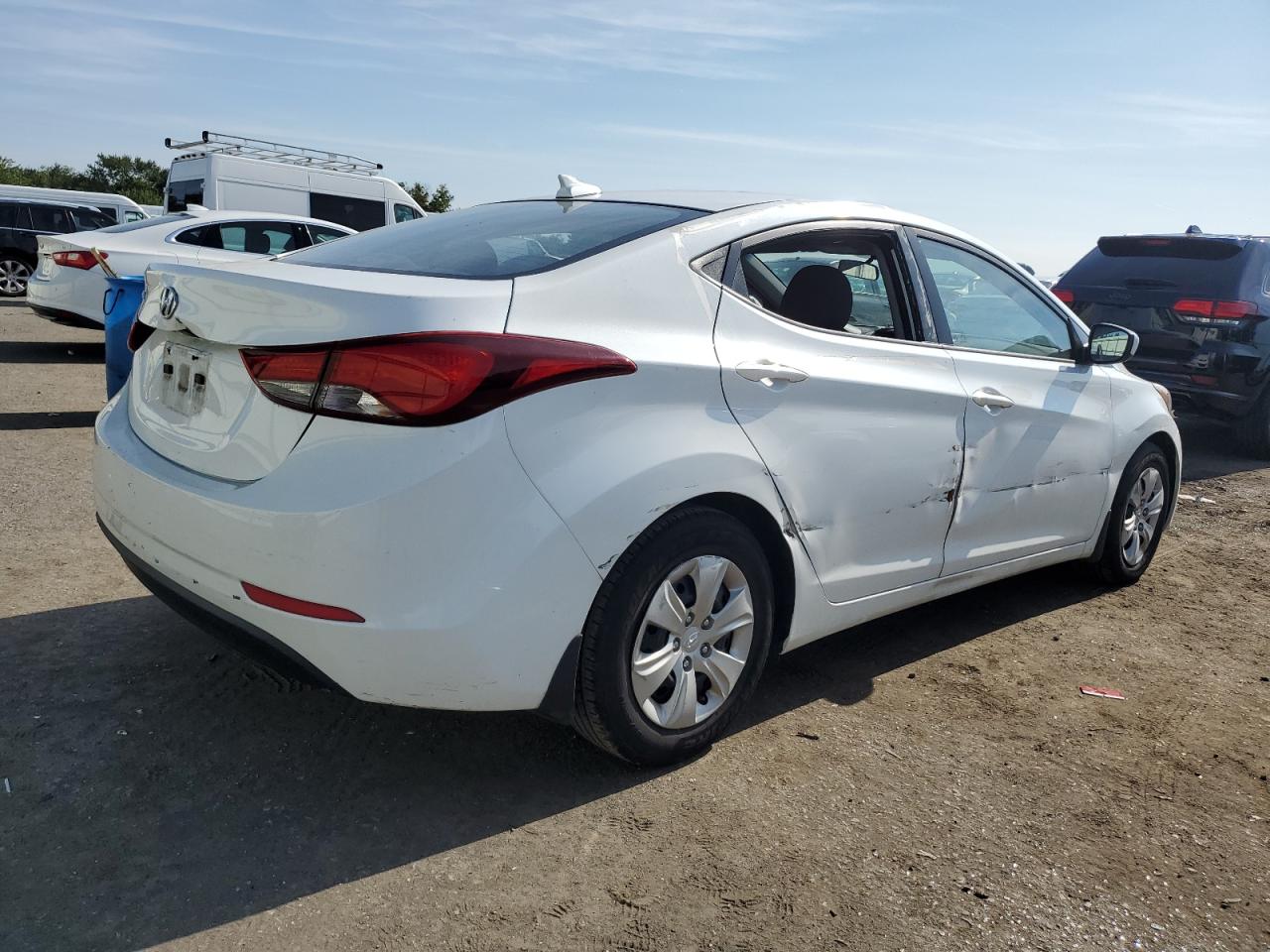 Photo 2 VIN: 5NPDH4AE2GH665135 - HYUNDAI ELANTRA 