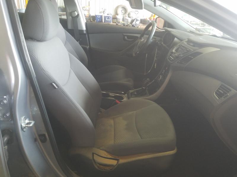 Photo 4 VIN: 5NPDH4AE2GH677396 - HYUNDAI ELANTRA SE 