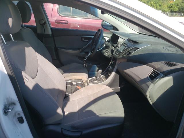 Photo 4 VIN: 5NPDH4AE2GH688740 - HYUNDAI ELANTRA SE 