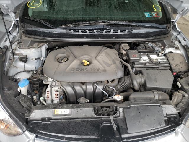 Photo 6 VIN: 5NPDH4AE2GH694103 - HYUNDAI ELANTRA SE 