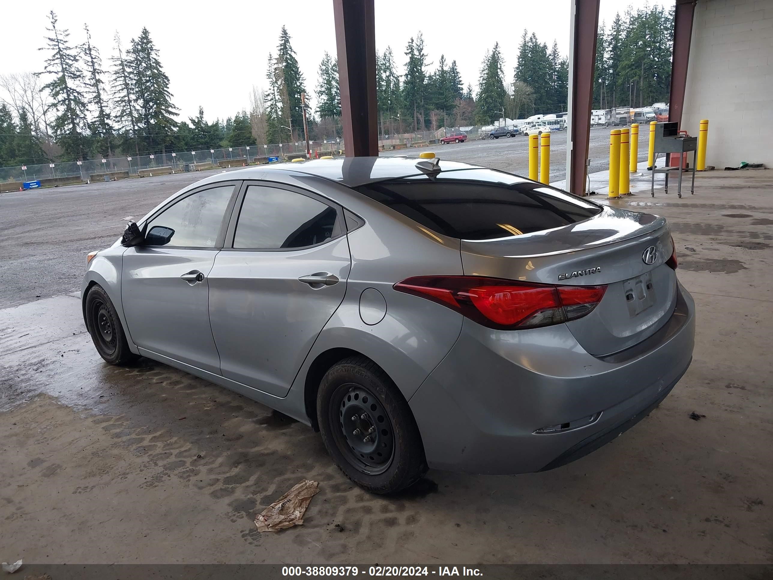 Photo 2 VIN: 5NPDH4AE2GH696997 - HYUNDAI ELANTRA 