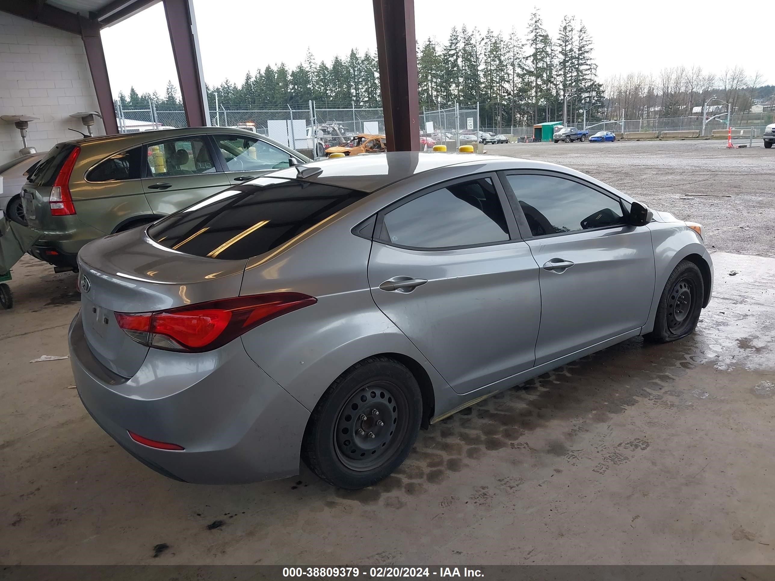 Photo 3 VIN: 5NPDH4AE2GH696997 - HYUNDAI ELANTRA 