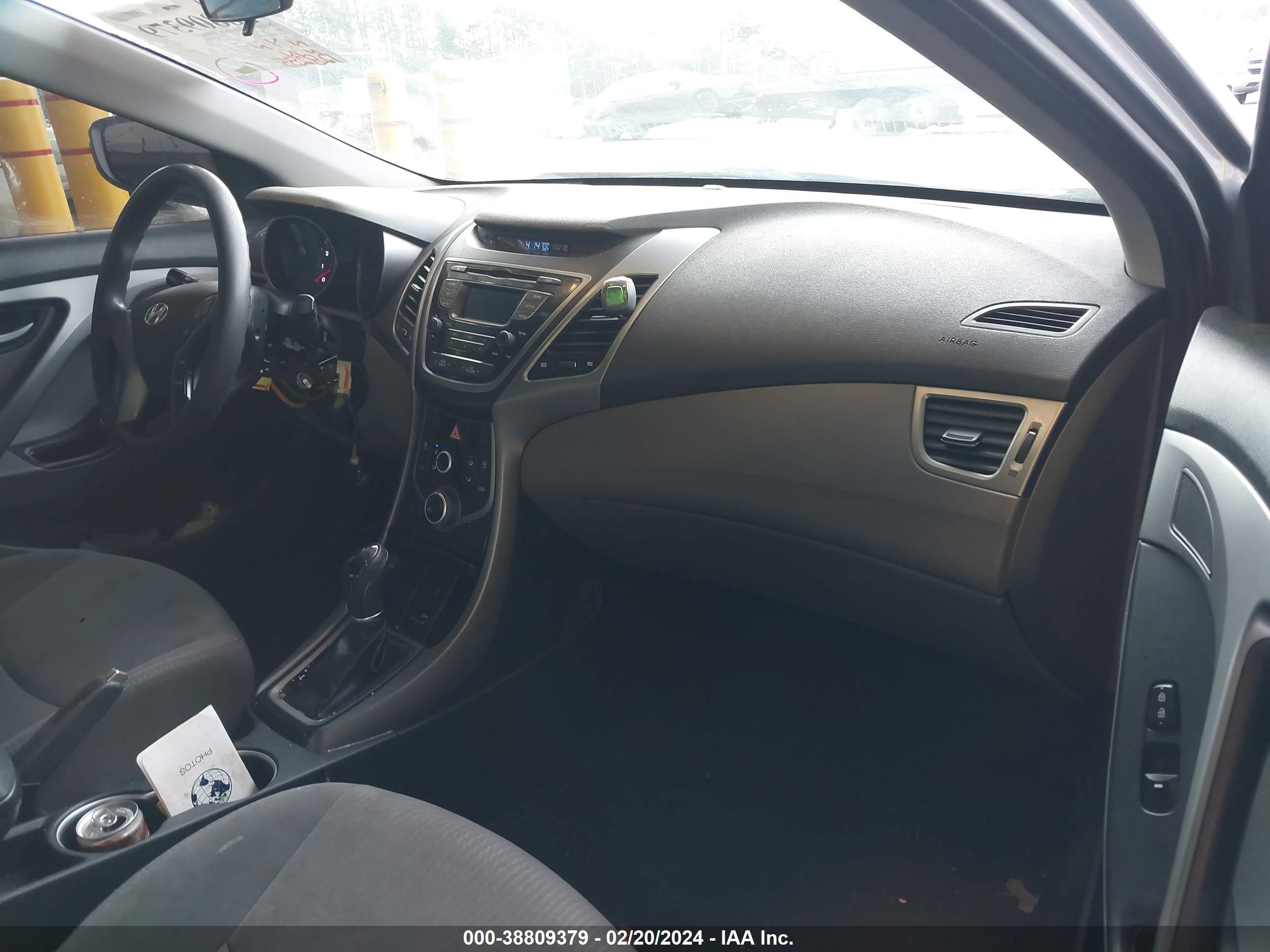 Photo 4 VIN: 5NPDH4AE2GH696997 - HYUNDAI ELANTRA 