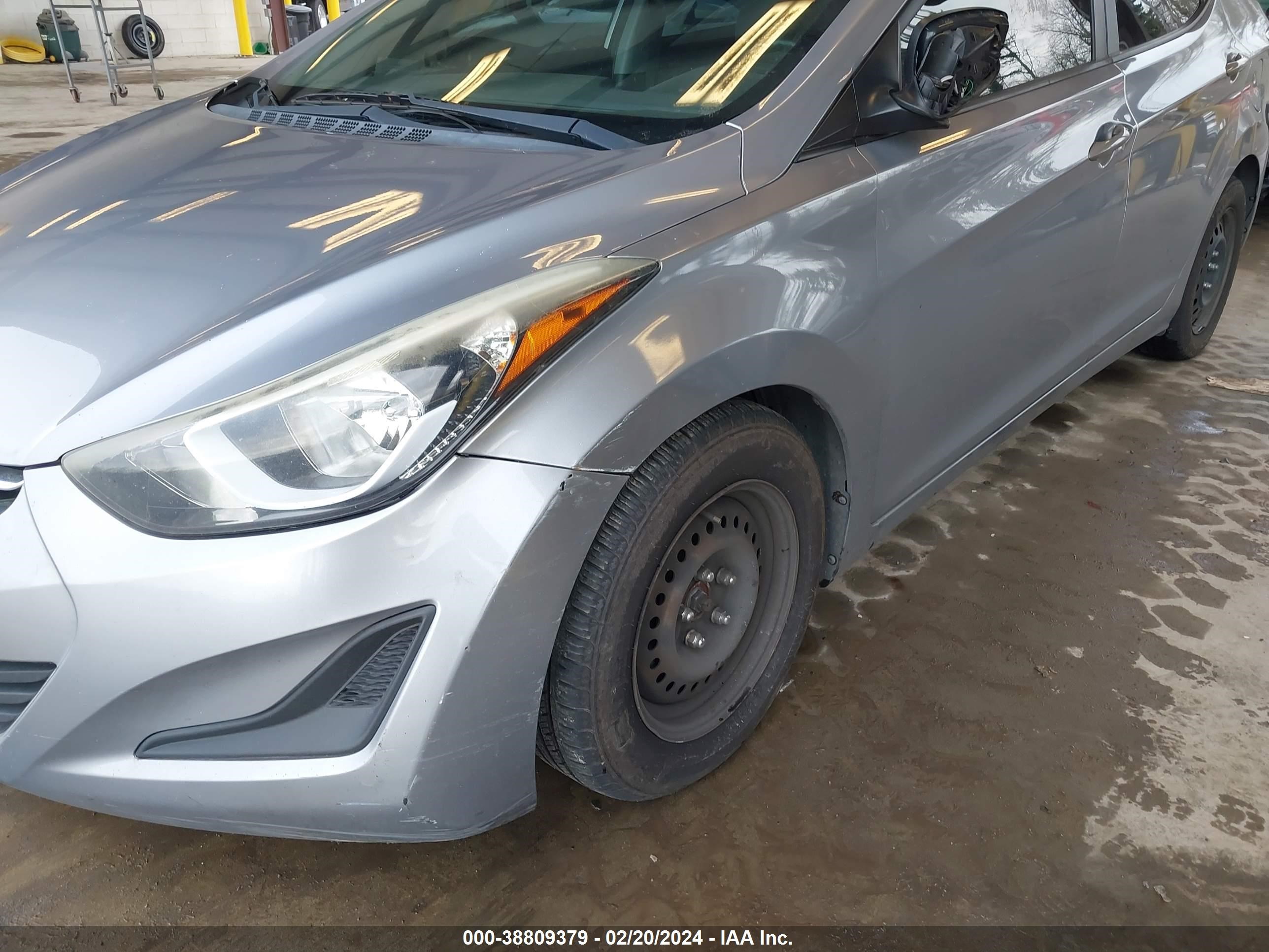 Photo 5 VIN: 5NPDH4AE2GH696997 - HYUNDAI ELANTRA 