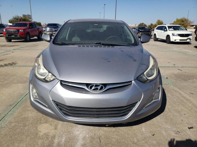 Photo 4 VIN: 5NPDH4AE2GH712230 - HYUNDAI ELANTRA SE 