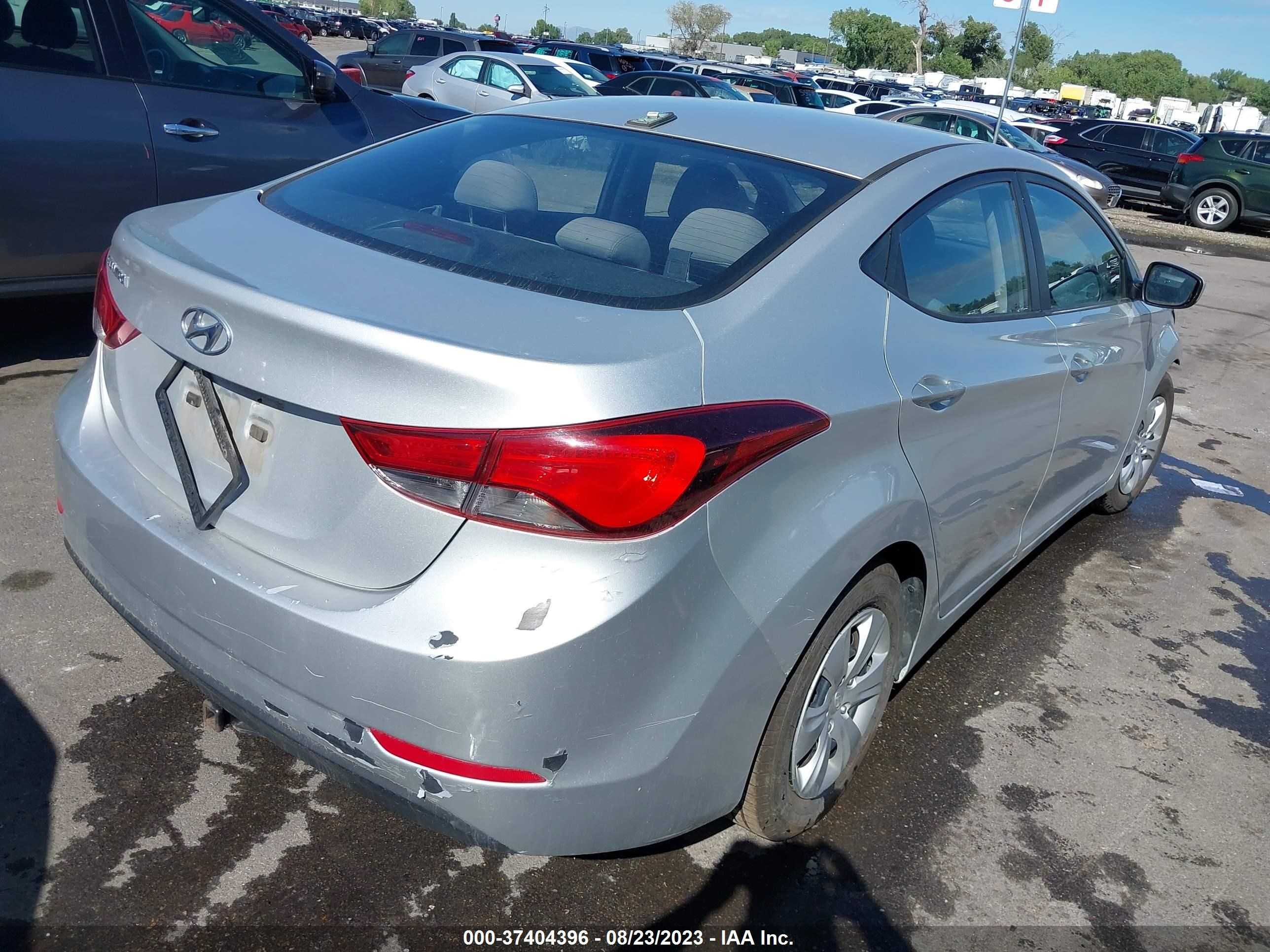 Photo 3 VIN: 5NPDH4AE2GH723809 - HYUNDAI ELANTRA 