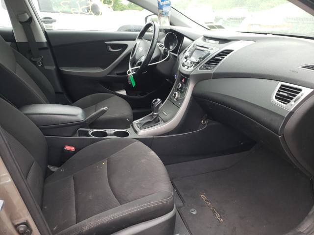 Photo 4 VIN: 5NPDH4AE2GH730596 - HYUNDAI ELANTRA SE 