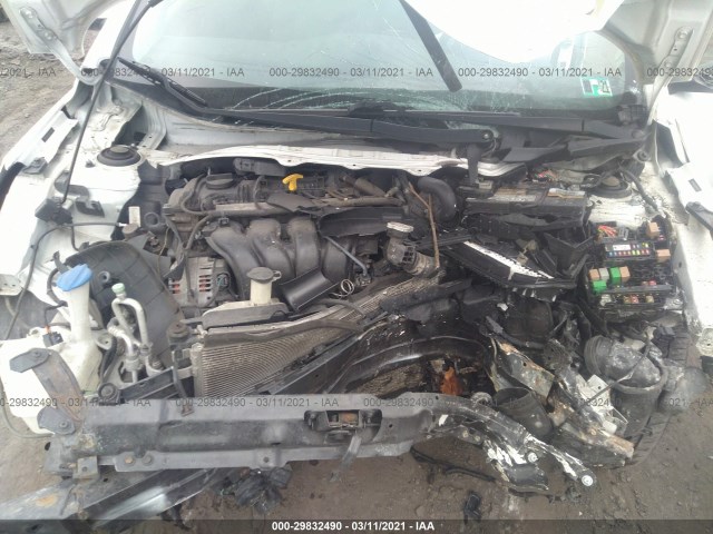 Photo 9 VIN: 5NPDH4AE2GH732994 - HYUNDAI ELANTRA 