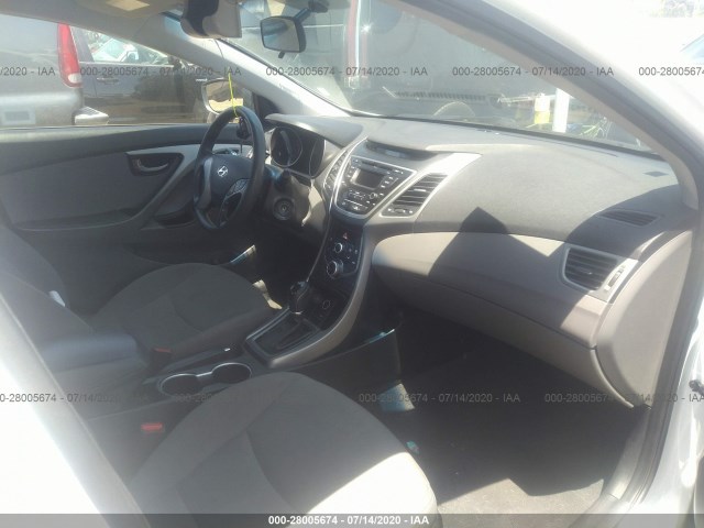 Photo 4 VIN: 5NPDH4AE2GH734499 - HYUNDAI ELANTRA 