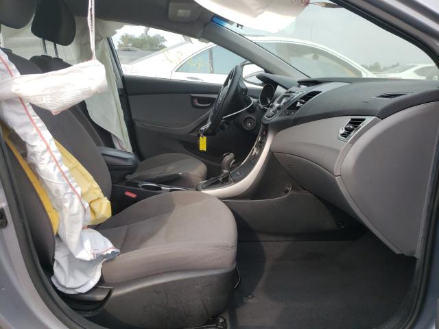 Photo 4 VIN: 5NPDH4AE2GH734888 - HYUNDAI ELANTRA SE 