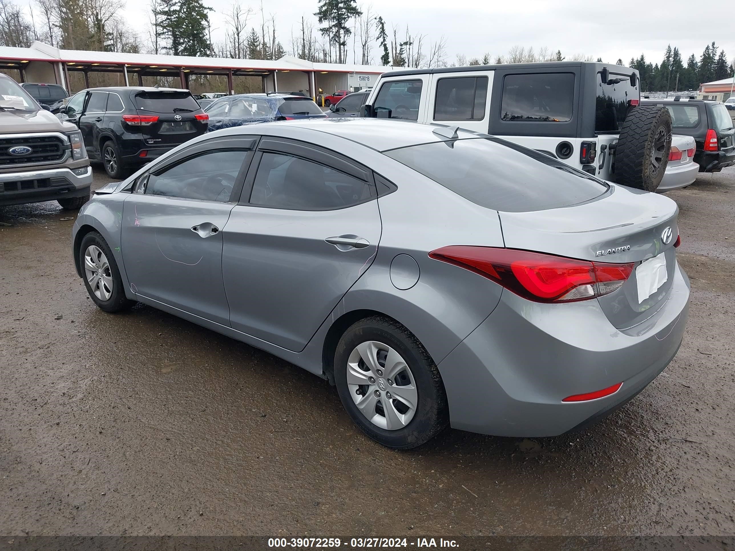 Photo 2 VIN: 5NPDH4AE2GH756275 - HYUNDAI ELANTRA 