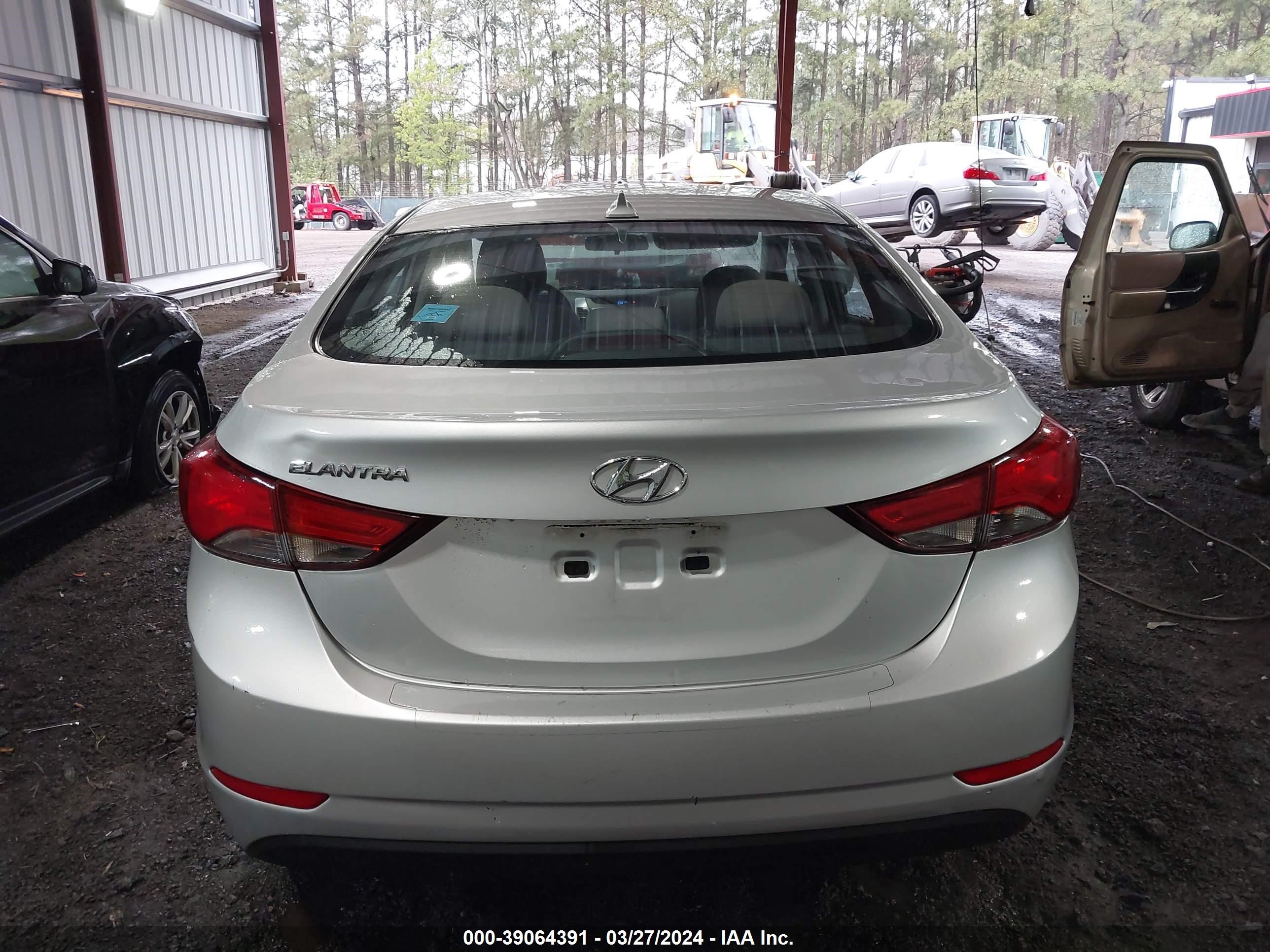 Photo 15 VIN: 5NPDH4AE2GH761315 - HYUNDAI ELANTRA 