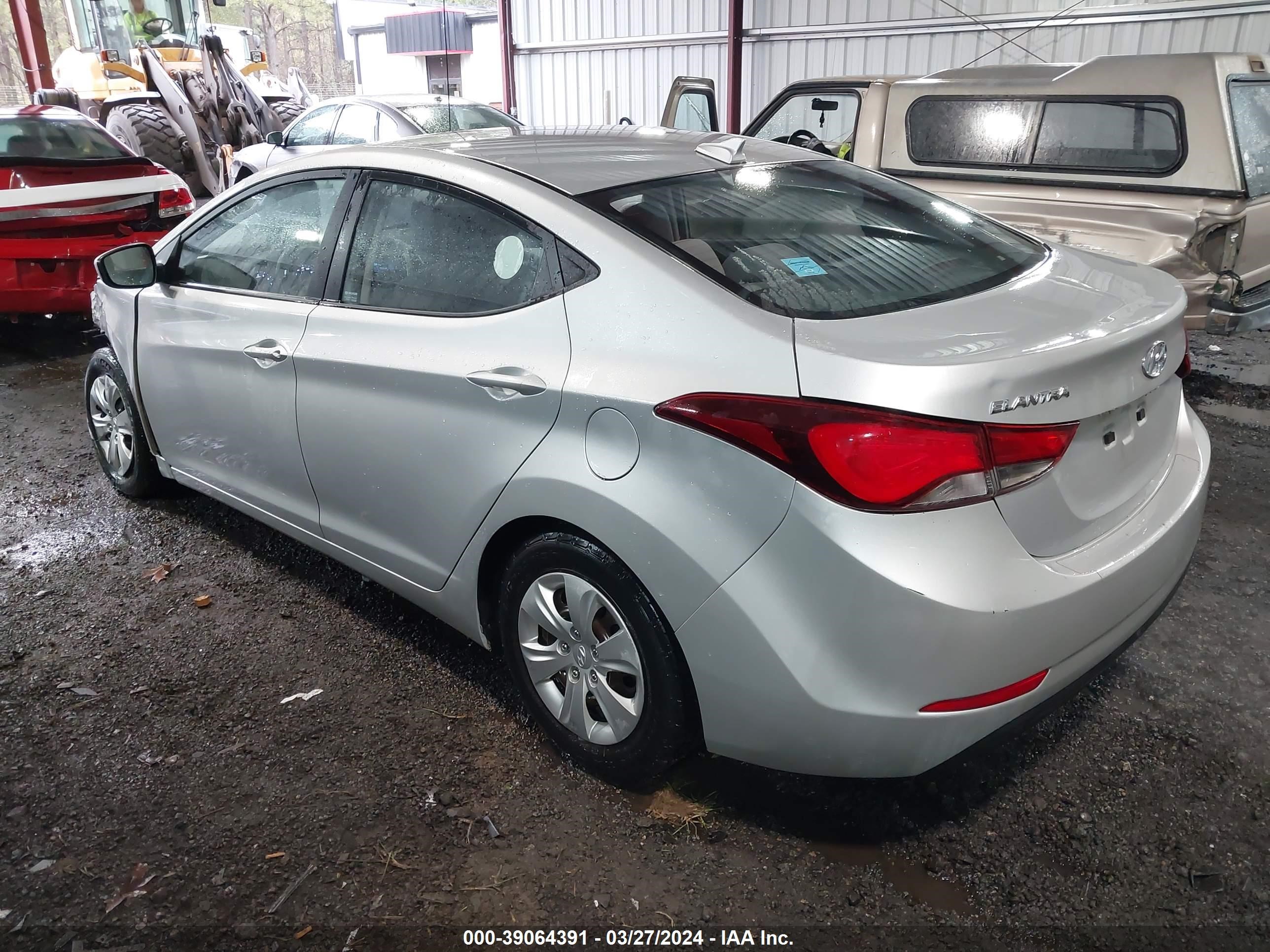 Photo 2 VIN: 5NPDH4AE2GH761315 - HYUNDAI ELANTRA 