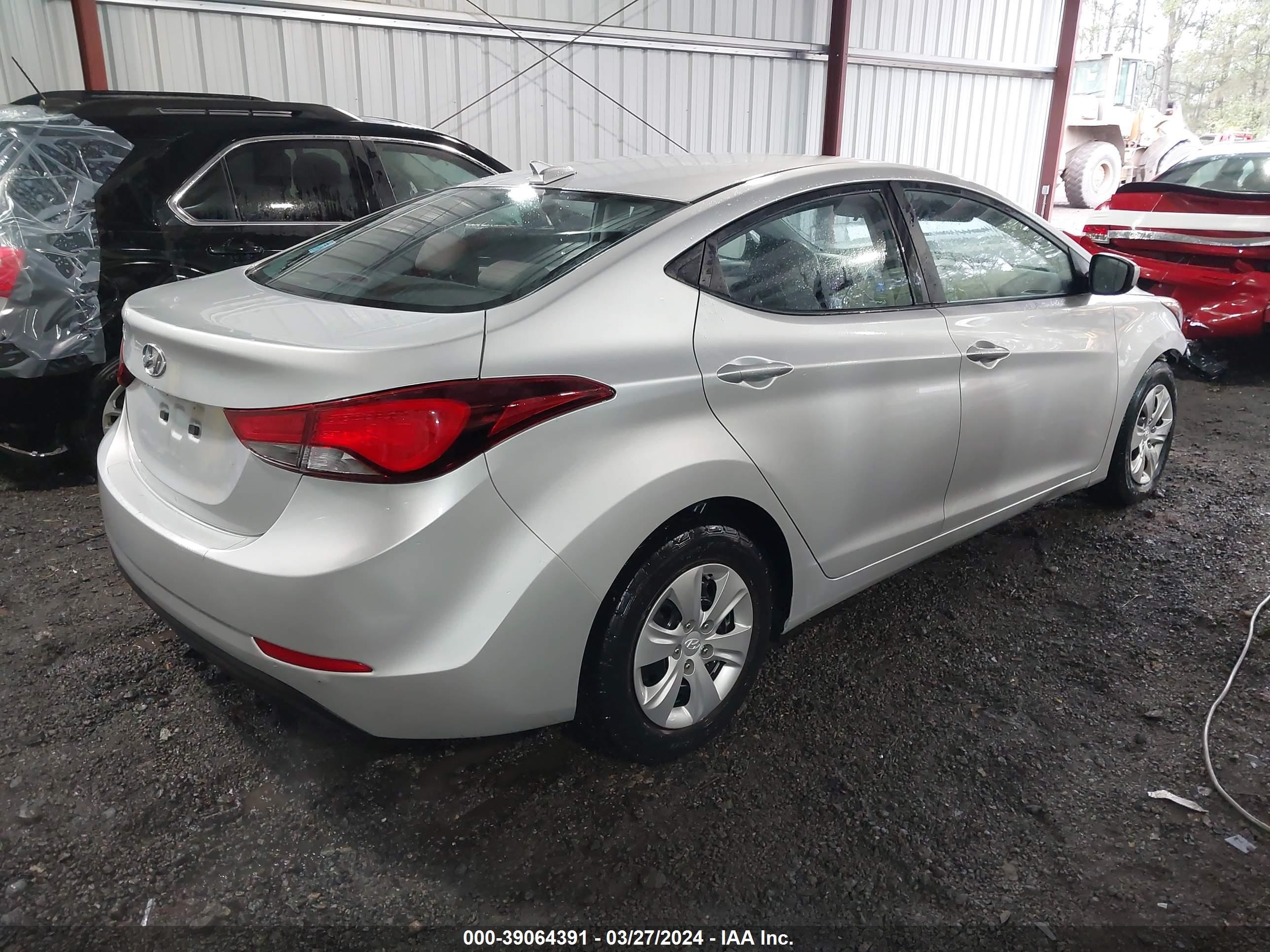 Photo 3 VIN: 5NPDH4AE2GH761315 - HYUNDAI ELANTRA 