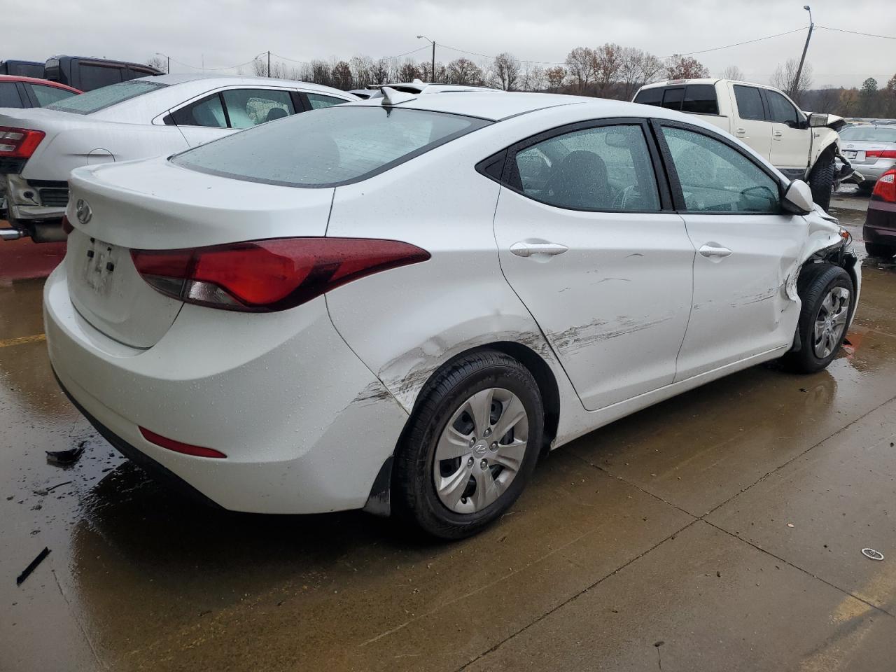 Photo 2 VIN: 5NPDH4AE2GH764795 - HYUNDAI ELANTRA 